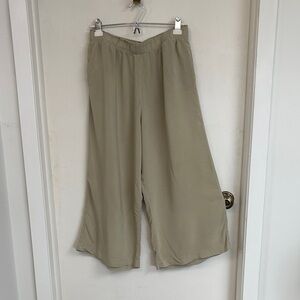Chic Light Sage Wide-Leg Trousers